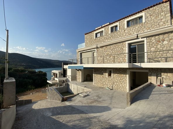 Atrium Contractors κατασκευαστική εταιρεία.